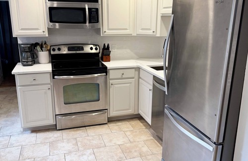 Thompson Square - Bunker Hill Condominio | Charming 1 Bed/1 Bath-Charlestown, MA
