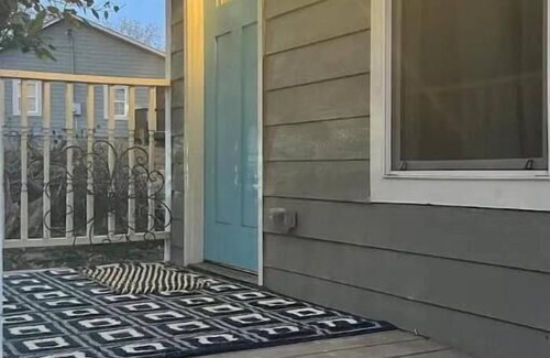 Covington Casa | Charming 1 bed 1 bath house short walk to square