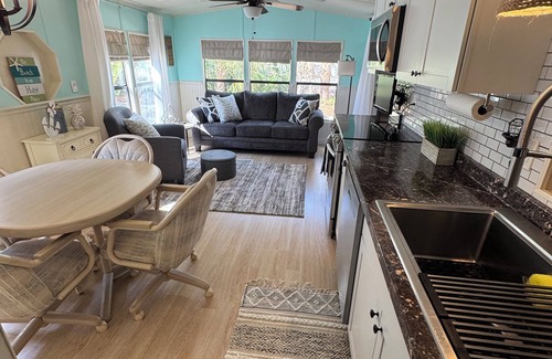 Braden River Cabaña | Charming 1 Bed 1 Bath Cottage in wonderful Sun Outdoors Sarasota that sleeps 6.