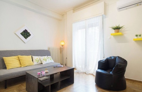 Kallithea Apartamento | Charming 1-bed Apartment Near Piraeus Port
