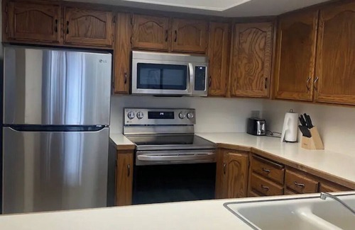 East Central Condominio | Charming 1 Bed Condo, Only 15 Minute Walk to Downtown