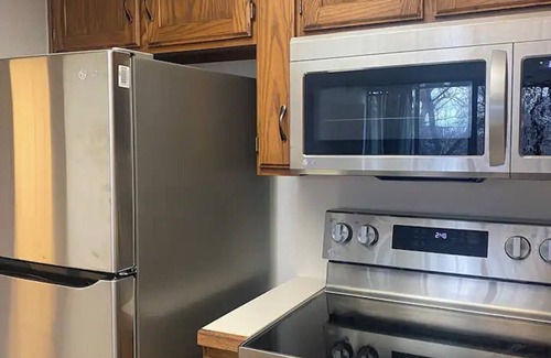 East Central Condominio | Charming 1 Bed Condo, Only 15 Minute Walk to Downtown