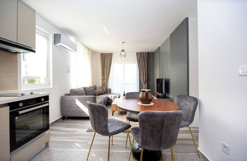Lastva Grbaljska Apartamento | Charming 1-bedroom apartment in fabulous Lastva Grbaljska with AC, WiFi