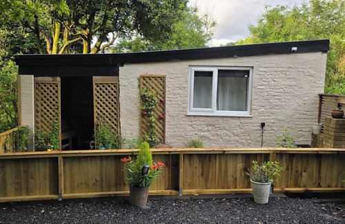 Nantgarw Chalet De Esquí | Charming 1-bedroom chalet in fabulous Gwaelod-y-garth with WiFi