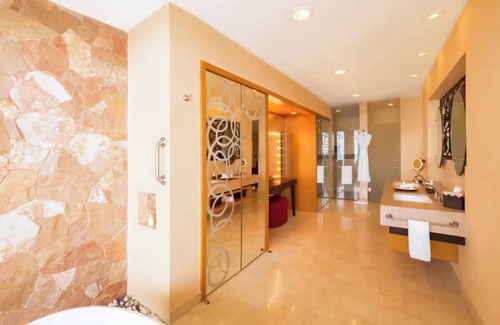 Conchas Chinas Complejo | Charming 1-bedroom resort in terrific Puerto Vallarta with AC