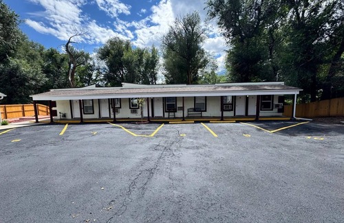 West Colorado Springs Apartamento | Charming 1-bedroom apartment in marvelous Colorado Springs with AC and heating