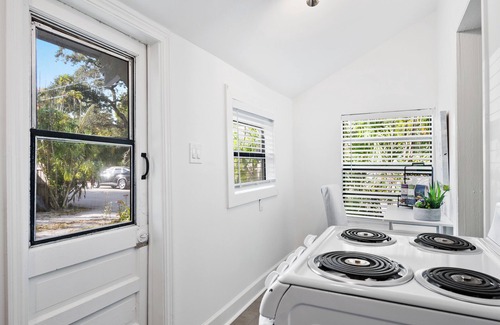 Palm Beach - West Palm Beach Cabaña | Charming 1-bedroom cottage in a Tropical Setting in West Palm Beach