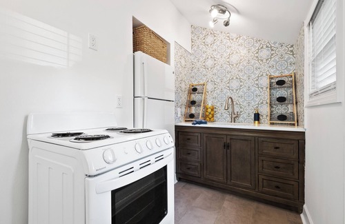 Palm Beach - West Palm Beach Cabaña | Charming 1-bedroom cottage in a Tropical Setting in West Palm Beach