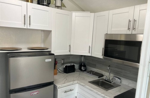 West Palm Beach Casa | Charming 1-bedroom house in fantastic West Palm Beach with AC