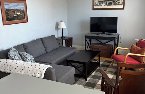 Downtown Apartamento | Charming 1-bedroom apartment in the historic Hotel Royal.