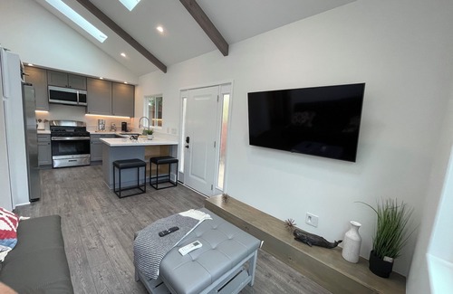 Alta Mesa Apartamento | Charming 1-bedroom apartment with WiFi, AC in beautiful Santa Barbara