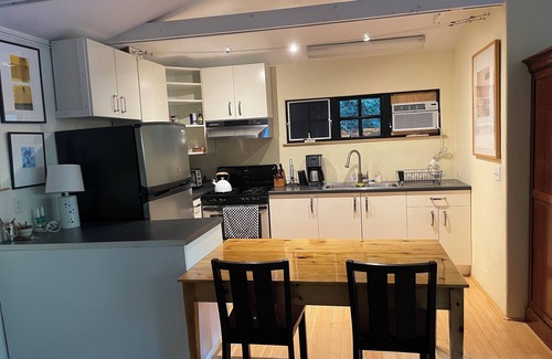 Mission Canyon Cabaña | Charming 1-bedroom cottage in Santa Barbara with access to hiking and the beach