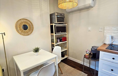 Meadowlawn Apartamento | Charming 1-bedroom Pool apartment in delightful St. Petersburg,best location