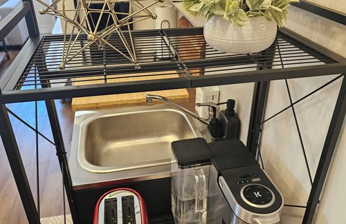 Fossil Park Apartamento | Charming 1-bedroom loft in wonderful St. Petersburg with Pool, WiFi, AC