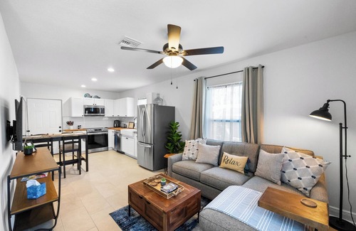Tarpon Springs Cabaña | Charming 1-bedroom Cottage - Close to Downtown/Sponge Docks/Beaches/Trails