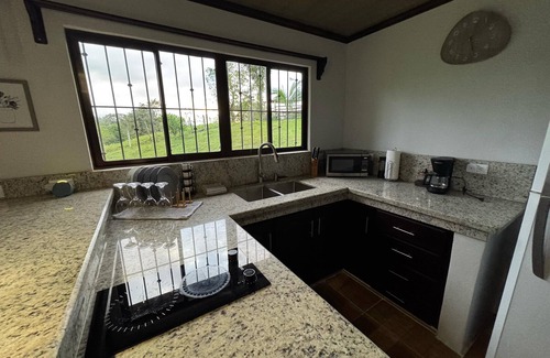 Palma Apartamento | Charming 1-bedroom apartment in delightful La Fortuna with WiFi, AC