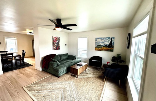 Youngstown Apartamento | Charming 1-bedroom apartment with AC, WiFi in welcoming Youngstown.