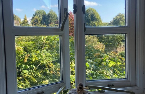 Winscombe Cabaña | Charming 1-bedroom Annex,hot tub in stunning mendip retreat, near BristolAirport