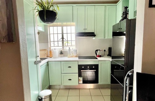 Gaborone Apartamento | Charming 1-Bedroom Apartment in – Ideal for Couples & Solo Travelers!