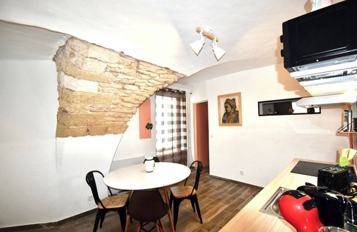 Remoulins Apartamento | Charming 1-bedroom apartment in the historic village centre of Remoulins