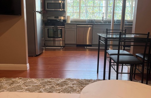 Calabasas Apartamento | Charming 1-bedroom apartment with AC, WiFi in brilliant Calabasas