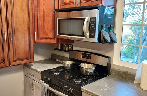 Calabasas Apartamento | Charming 1-bedroom apartment with AC, WiFi in brilliant Calabasas
