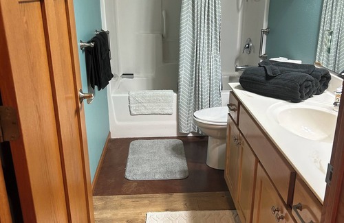 La Crosse Apartamento | Charming 1-bedroom apartment on the Mississippi backwaters. Close to everything.