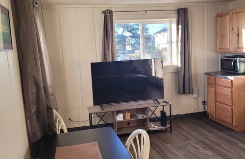 Bunker Hill Apartamento | Charming 1-bedroom apartment in lovely Coos Bay. Wi-Fi included!