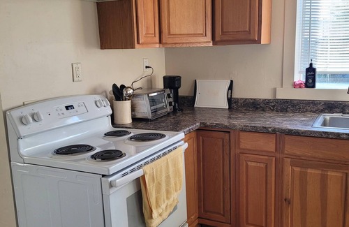 Bunker Hill Apartamento | Charming 1-bedroom apartment in lovely Coos Bay. Wi-Fi included!