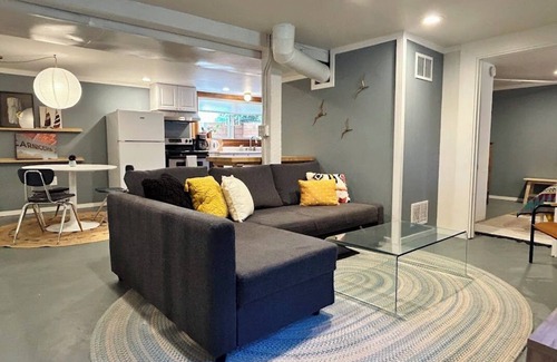 Foster - Powell Apartamento | Charming 1-bedroom apartment in the heart of vibrant Foster-Powell, SE Portland