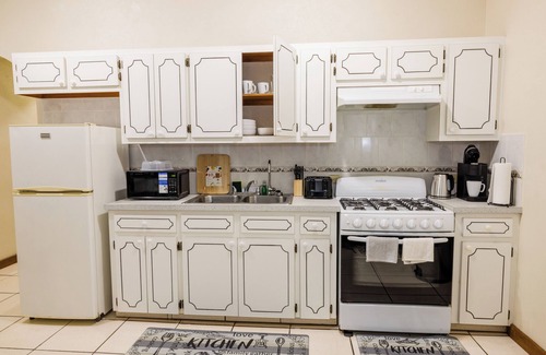 East End Apartamento | Charming 1-bedroom apartment in Tortola with AC, WiFi, laundry facilities.