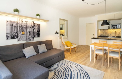 Parede Apartamento | Charming 1-bedroom apartment with AC, WiFi in welcoming Parede