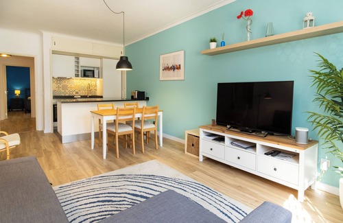 Parede Apartamento | Charming 1-bedroom apartment with AC, WiFi in welcoming Parede