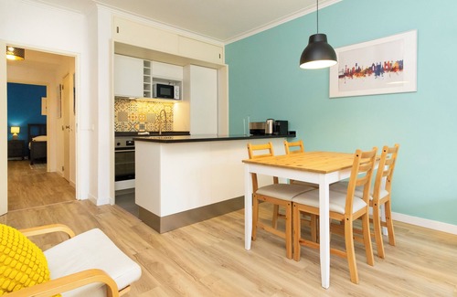 Parede Apartamento | Charming 1-bedroom apartment with AC, WiFi in welcoming Parede