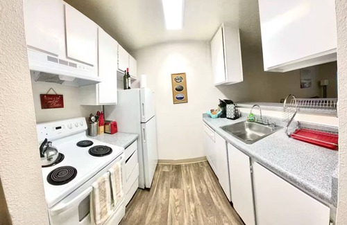 SeaTac Apartamento | Charming 1-bedroom apartment in superb Burien with WiFi, fitness room