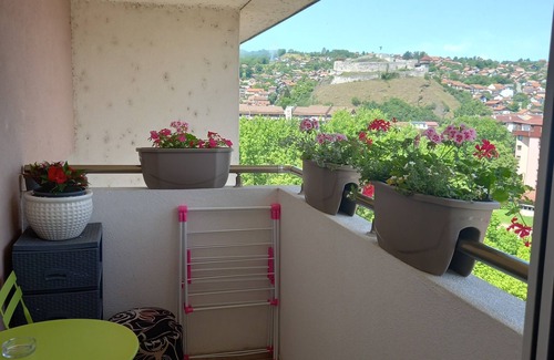 Doboj Apartamento | Charming 1-bedroom apartment in brilliant Doboj with WiFi, AC
