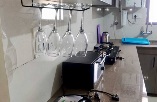 Zirakpur Apartamento | Charming 1-bedroom apartment with AC, WiFi, Smart Tv-40inch in tranquil zirakpur
