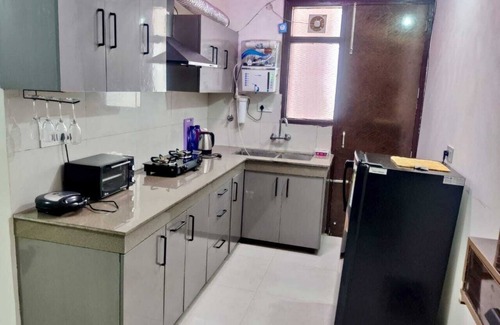 Zirakpur Apartamento | Charming 1-bedroom apartment with AC, WiFi, Smart Tv-40inch in tranquil zirakpur