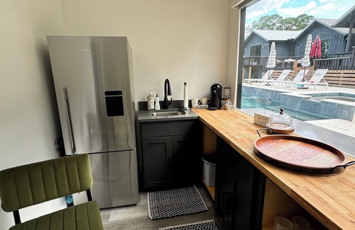 Niceville Cabaña | Charming 1-bedroom Bayfront cottage with dock access in Niceville