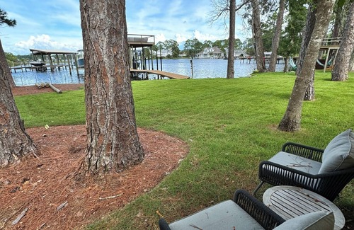 Niceville Cabaña | Charming 1-bedroom Bayfront cottage with dock access in Niceville