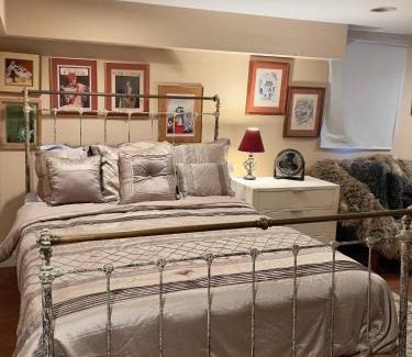 Yorktown Apartamento | Charming 1-bedroom Basement Close to DC Pets Allowed