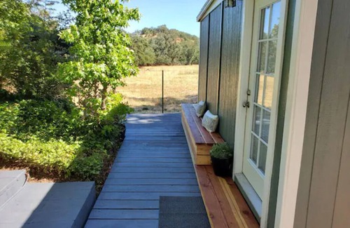 Atascadero Cabaña | Charming 1-bedroom cottage in the country yet minutes to the 101 and downtown.