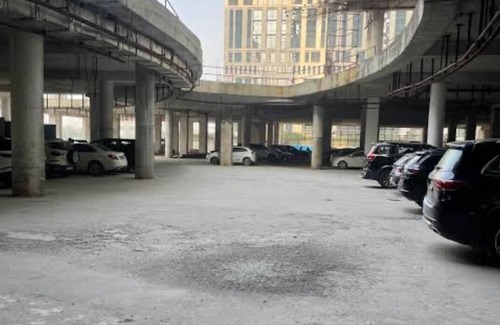 Noida Apartamento | Charming 1-bedroom city and river view apartment in pleasant Noida with WiFi, AC