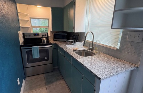 Inverness Cabaña | Charming 1-bedroom cottage pet/kid friendly
