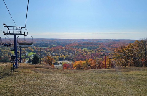Mancelona Condominio | Charming 1-bedroom condo at the base of Schuss Mountain. Ski in/Ski out.