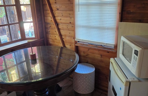 Danville Cabaña | Charming 1-bedroom cottage with AC, WiFi in Danville, walkable to downtown.