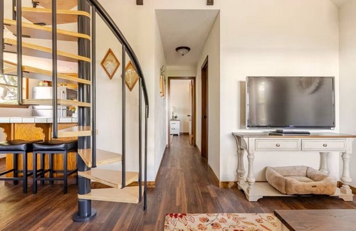 Oakhurst Cabaña | Charming 1-bedroom cottage with AC, & WiFi in Oakhurst - Yosemite National Park.