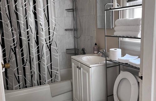 Oakland Cabaña | Charming 1-bedroom cottage in Oakland with WiFi, AC