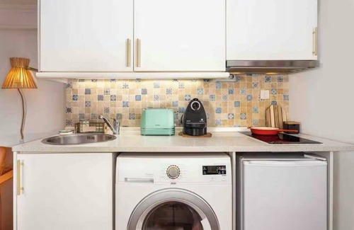 Santa Maria Maior Cabaña | Charming 1-bedroom cottage in adorable Lisbon center with AC - Casa Aurora