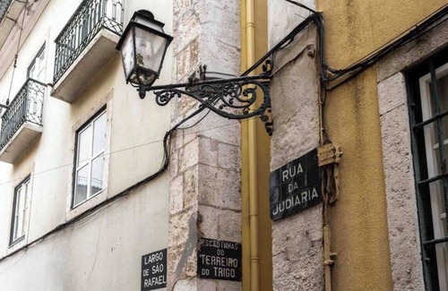 Santa Maria Maior Cabaña | Charming 1-bedroom cottage in adorable Lisbon center with AC - Casa Aurora